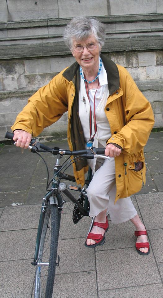 Elisabeth riding off